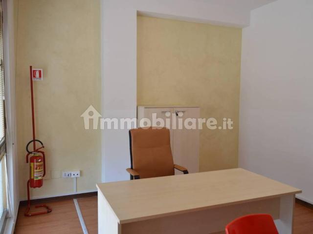 Ufficio in affitto a Sud, Brenzone