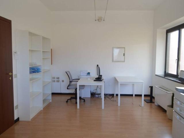 Ufficio in affitto a Sud, Brenzone