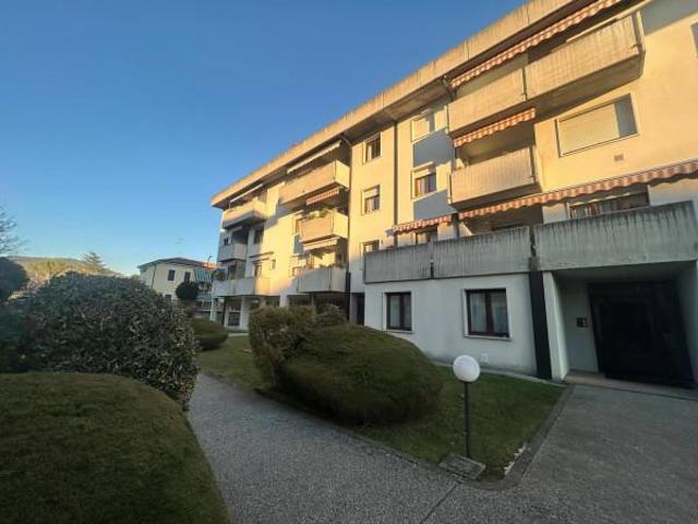 Ufficio in affitto a Quinzano, Brenzone