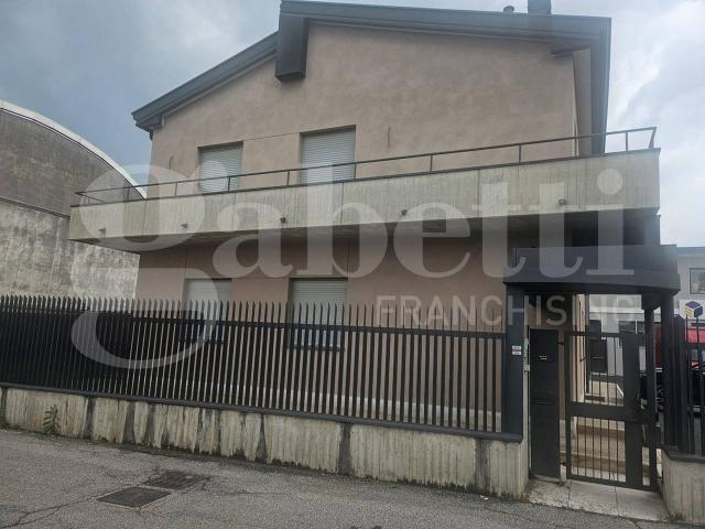 Ufficio in affitto a Sud, Brenzone