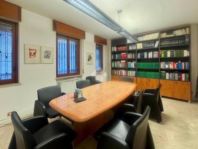 Ufficio in affitto a Centro storico, Brenzone