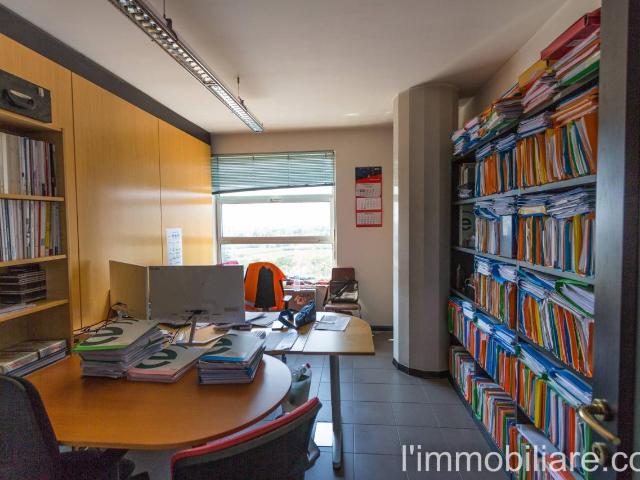 Ufficio in affitto a Quinzano, Brenzone