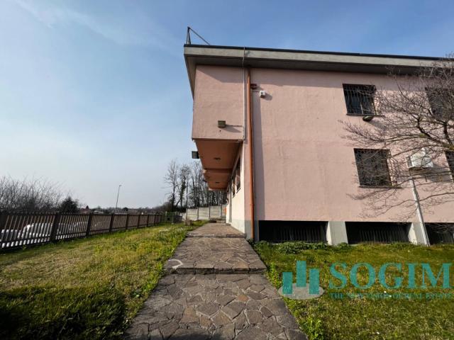 Ufficio in affitto a Vertemate Con Minoprio, Lombardia