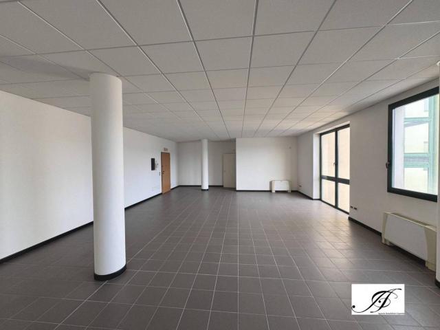 Ufficio in affitto a Ferrovieri, Vicenza