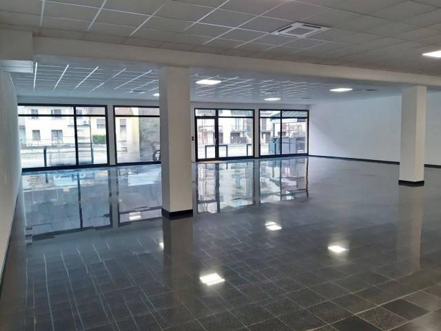 Locale Commerciale in affitto a Vicenza, Veneto