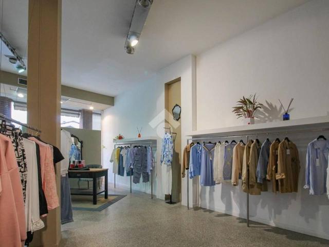 Ufficio in affitto a Unione di comuni Terre di Castelli, Vignola