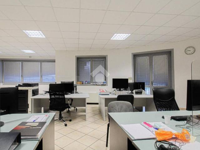 Ufficio in affitto a Unione di comuni Terre di Castelli, Vignola