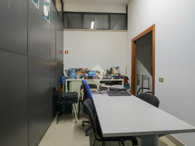 Ufficio in affitto a Unione di comuni Terre di Castelli, Vignola
