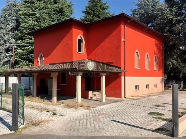 Ufficio in affitto a Unione di comuni Terre di Castelli, Vignola