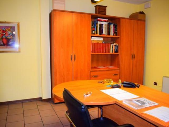 Ufficio in affitto a Unione di comuni Terre di Castelli, Vignola