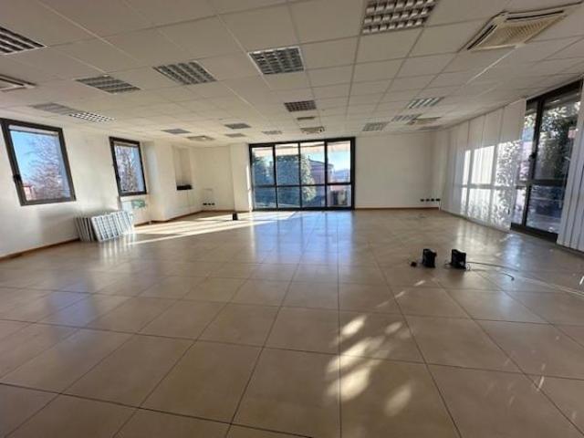 Ufficio in affitto a Unione di comuni Terre di Castelli, Vignola