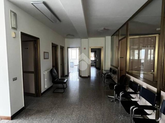 Ufficio in affitto a Villongo, Lombardia