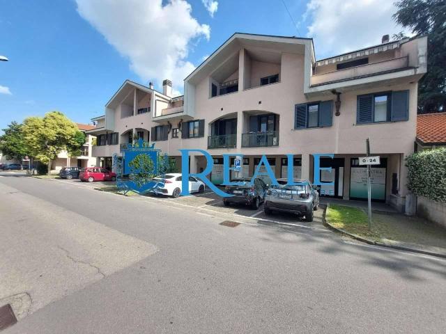 Ufficio in affitto a Vittuone, Lombardia