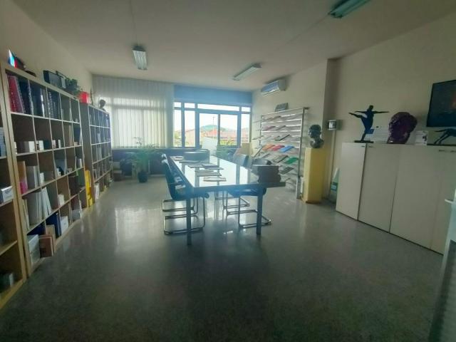 Ufficio in affitto a Nazzano, Carrara