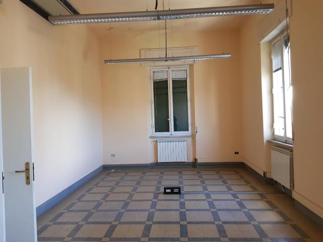 Ufficio in affitto a Sant'Anna, Bagni Di Lucca Ponte