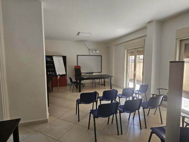 Ufficio in affitto a Vittoria, Sicilia