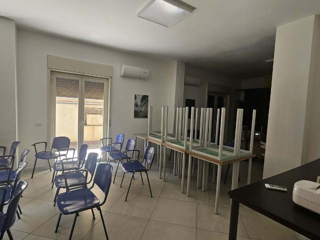 Ufficio in affitto a Vittoria, Sicilia