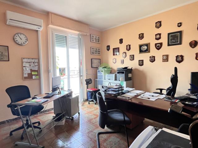 Ufficio in affitto a Livorno, Toscana