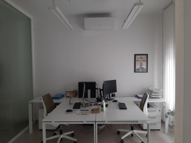 Ufficio in affitto a Cascina