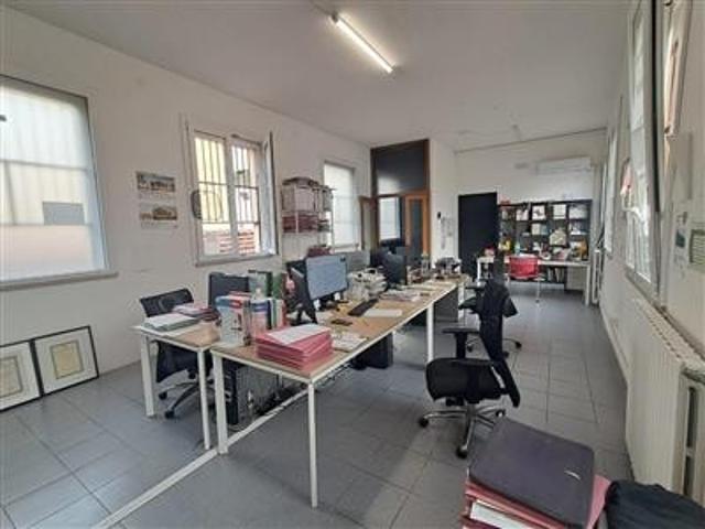 Ufficio in affitto a Oltrera, Pontedera
