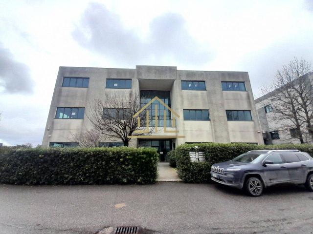 Ufficio in vendita a Acquafredda, Lombardia