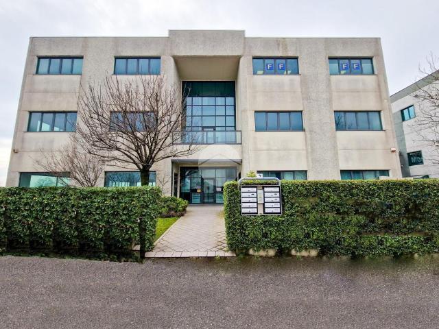 Ufficio in vendita a Acquafredda, Lombardia