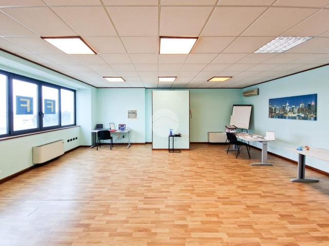 Ufficio in vendita a Acquafredda, Lombardia
