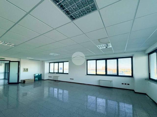 Ufficio in vendita a Acquafredda, Lombardia