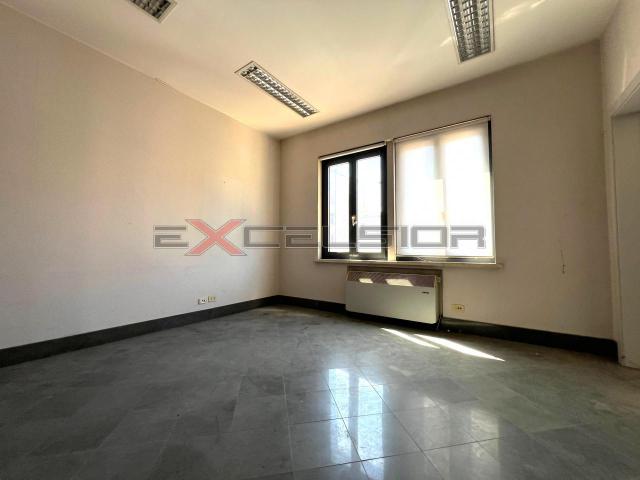 Ufficio in vendita a Borgo Dolomiti, Adria