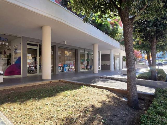 Ufficio in vendita a Palombare, Marche