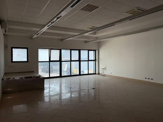 Ufficio in vendita a Baraccola Ovest, Marche