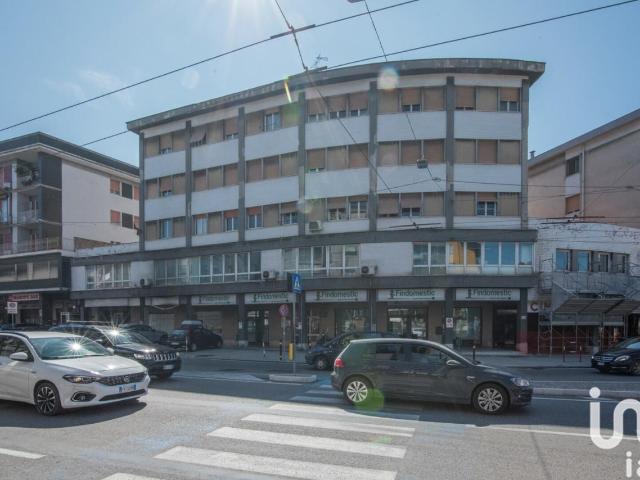 Ufficio in vendita a Vallemiano, Marche