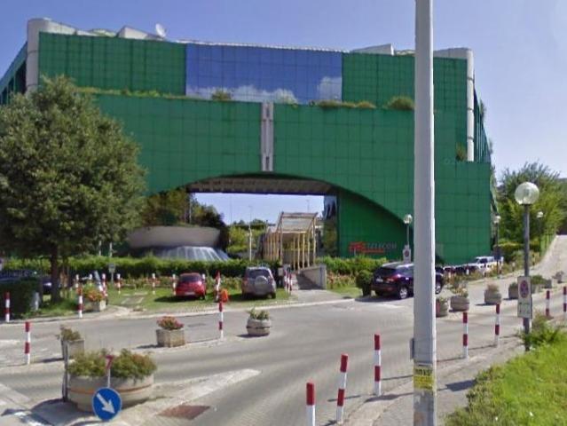 Ufficio in vendita a Brecce Bianche, Marche