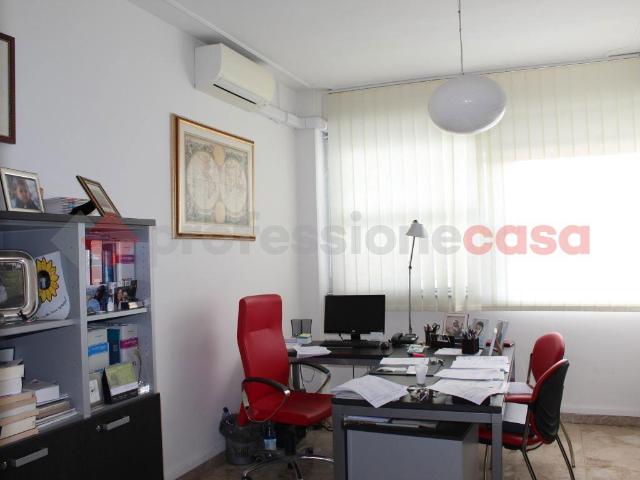 Ufficio in vendita a Palazzo Del Pero, Toscana