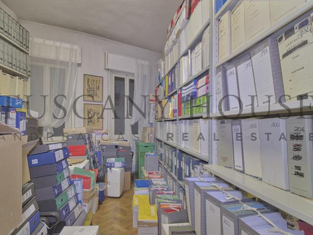 Ufficio in vendita a Palazzo Del Pero, Toscana