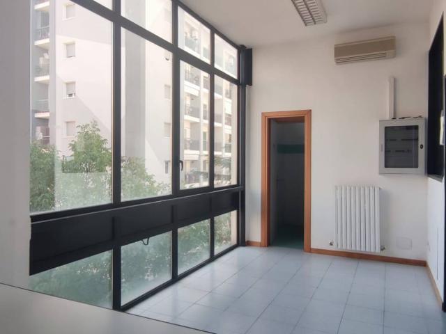 Ufficio in vendita a Monticelli, Marche