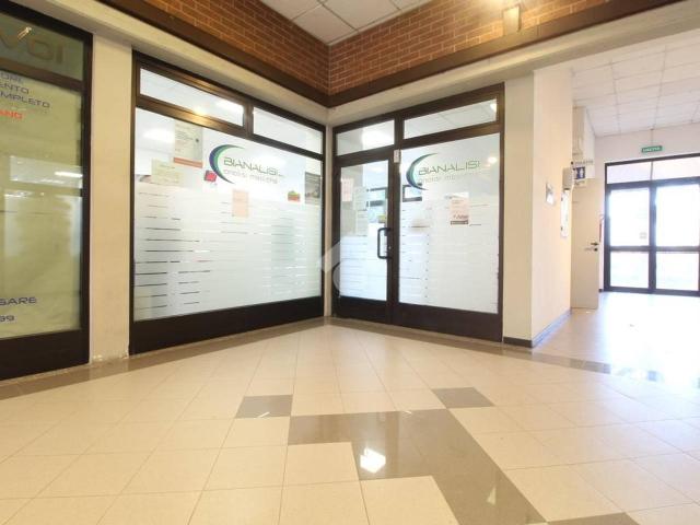 Ufficio in vendita a Terra di Mezzo, Re
