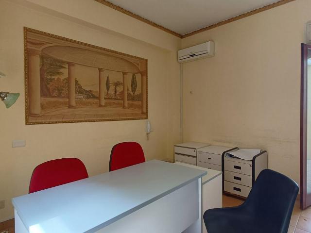 Ufficio in vendita a Barcellona, Barcellona Pozzo di Gotto
