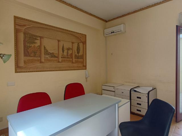 Ufficio in vendita a Barcellona, Barcellona Pozzo Di Gotto