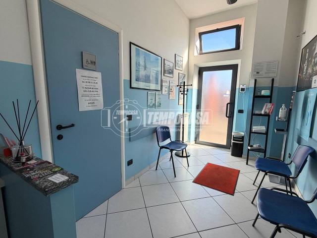 Ufficio in vendita a Bareggio, Lombardia