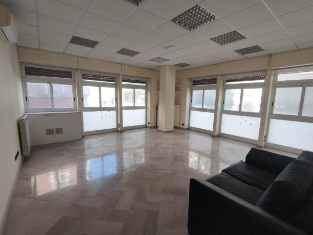 Ufficio in vendita a Municipio 1, Puglia