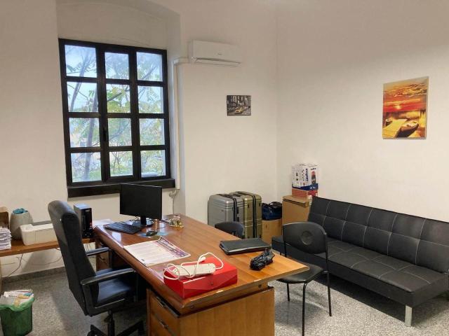 Ufficio in vendita a Municipio 2, Puglia