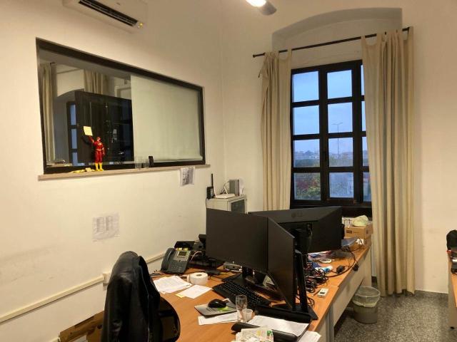 Ufficio in vendita a Municipio 2, Puglia
