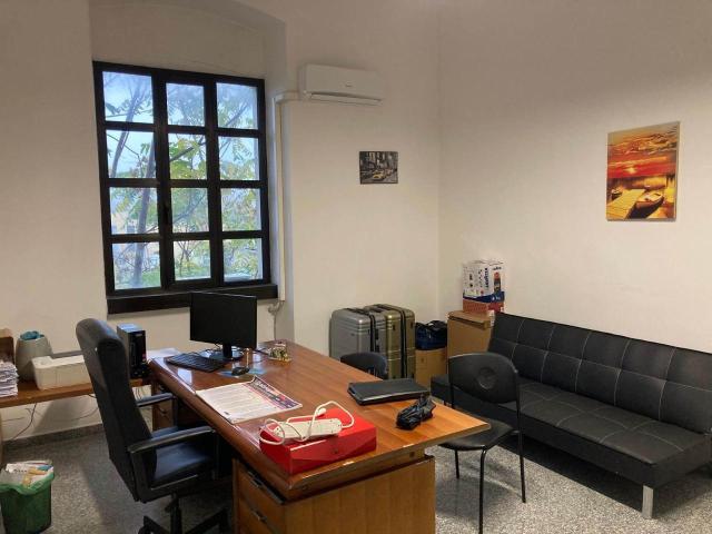 Ufficio in vendita a Municipio 2, Puglia
