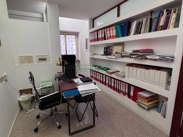 Ufficio in vendita a Municipio 1, Puglia