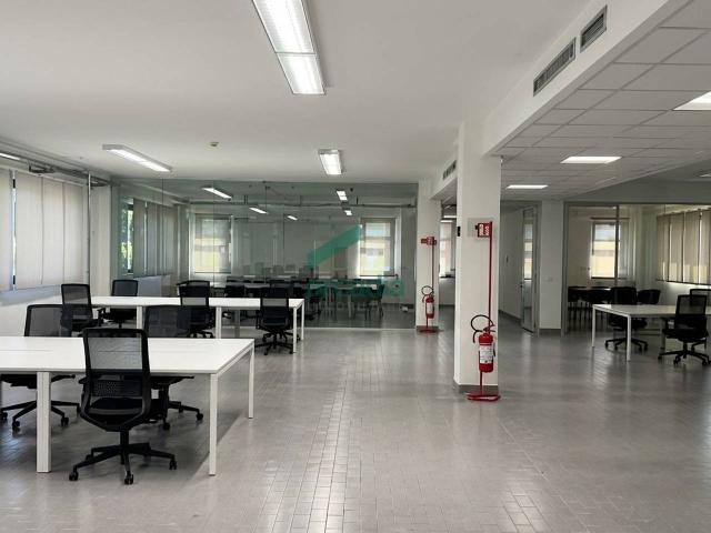 Ufficio in vendita a Municipio 3, Puglia