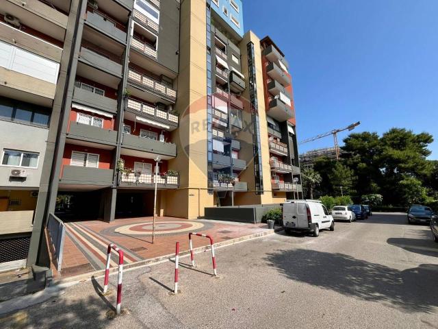 Ufficio in vendita a Municipio 2, Puglia