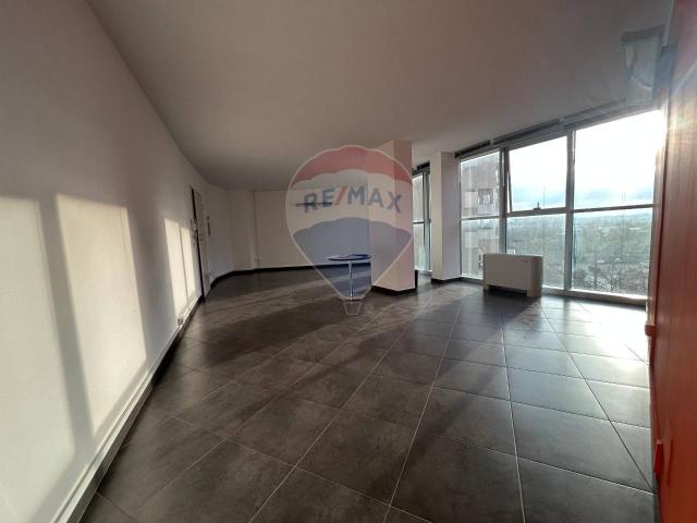 Ufficio in vendita a Municipio 2, Puglia