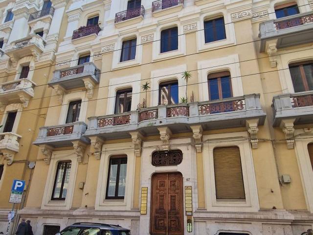 Ufficio in vendita a Municipio 1, Puglia