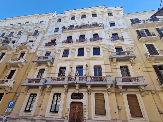 Ufficio in vendita a Municipio 1, Puglia